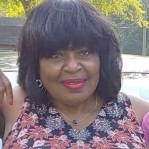 Meet your Posher, Essie